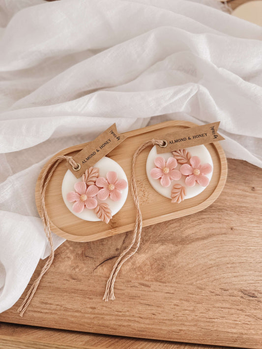Pack 2 pendentes de cera perfumados Amêndoa & Mel. Fragrância sem chama. Feitos à mão em Portugal. Tsuki Studio.