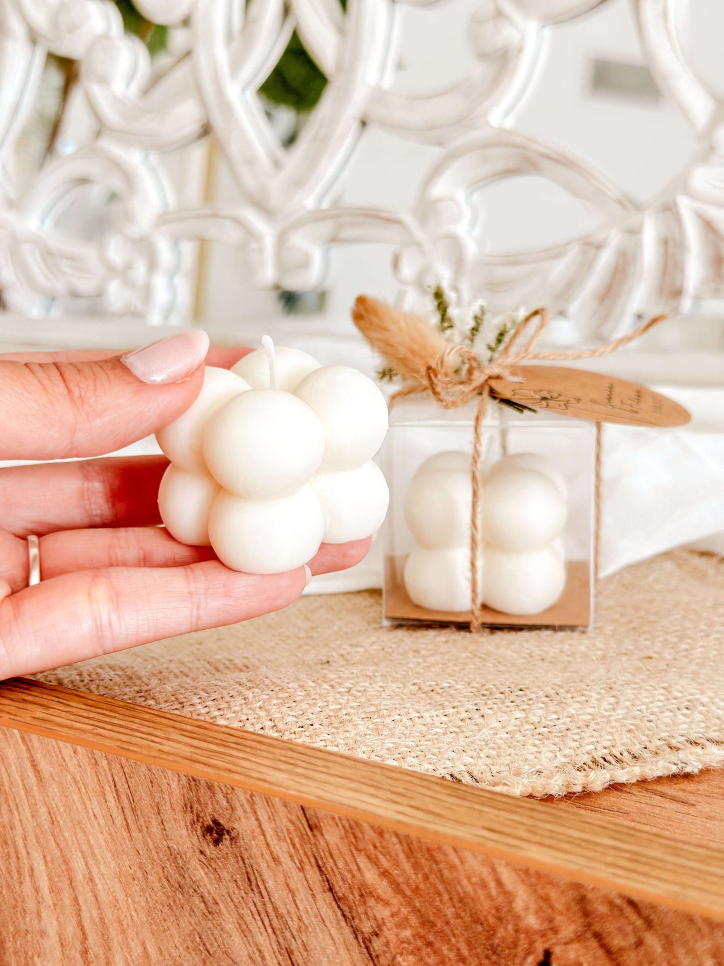 Mini vela bubble artesanal em cera de soja para lembranças de casamentos e batizados. Tsuki Studio.