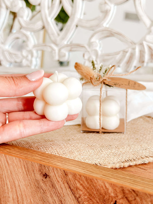 Mini vela bubble artesanal em cera de soja para lembranças de casamentos e batizados. Tsuki Studio.