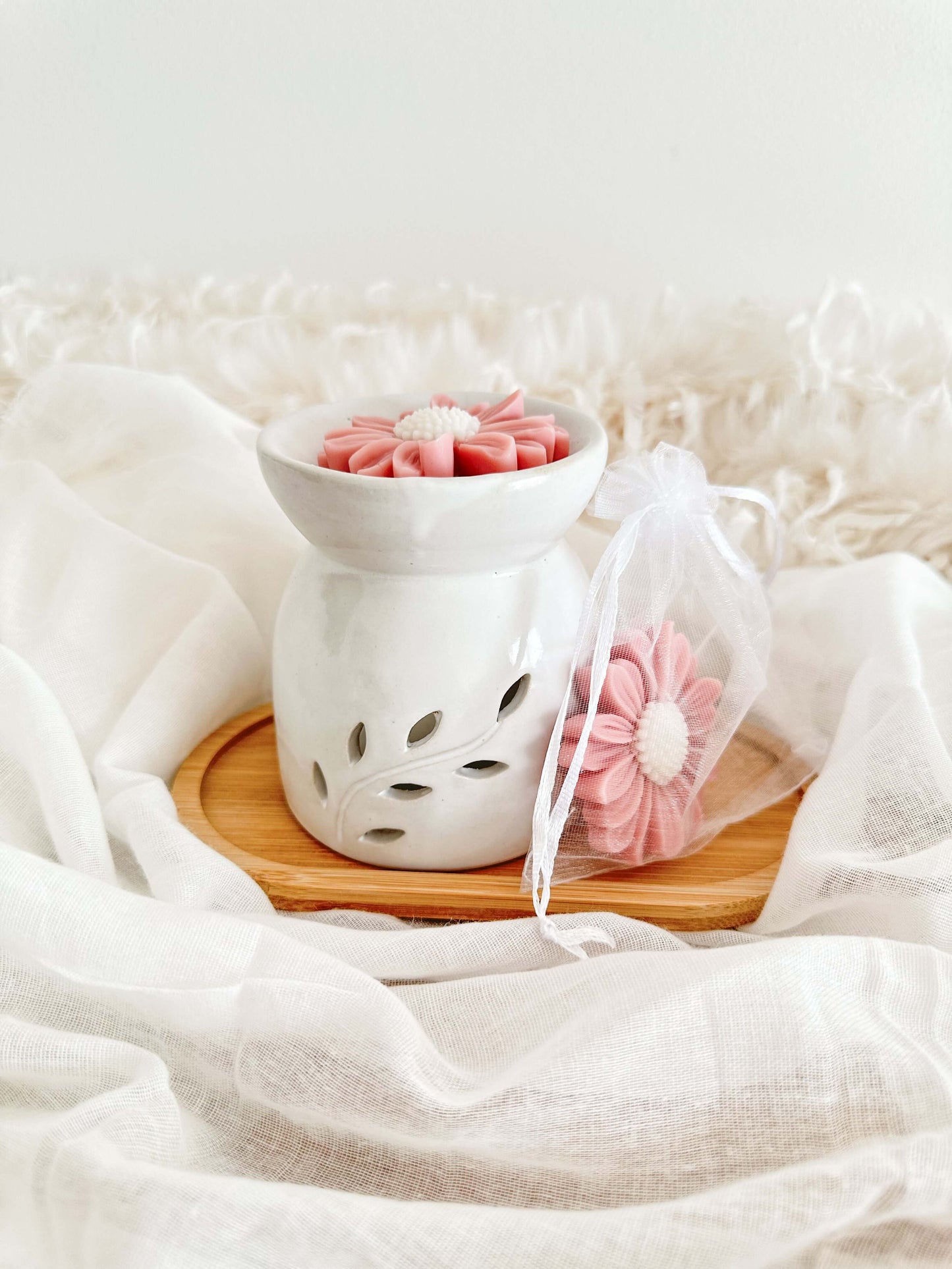 Kit Lembrança | Queimador de Cerâmica + Wax Melts Margarida Rosa | Casamentos & Batizados