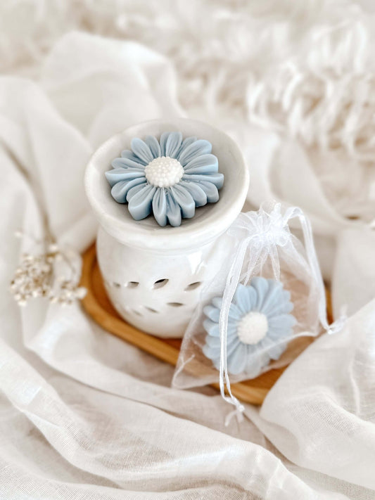 Kit lembrança com queimador de cerâmica e wax melts margarida. Para casamentos e batizados. Tsuki Studio.