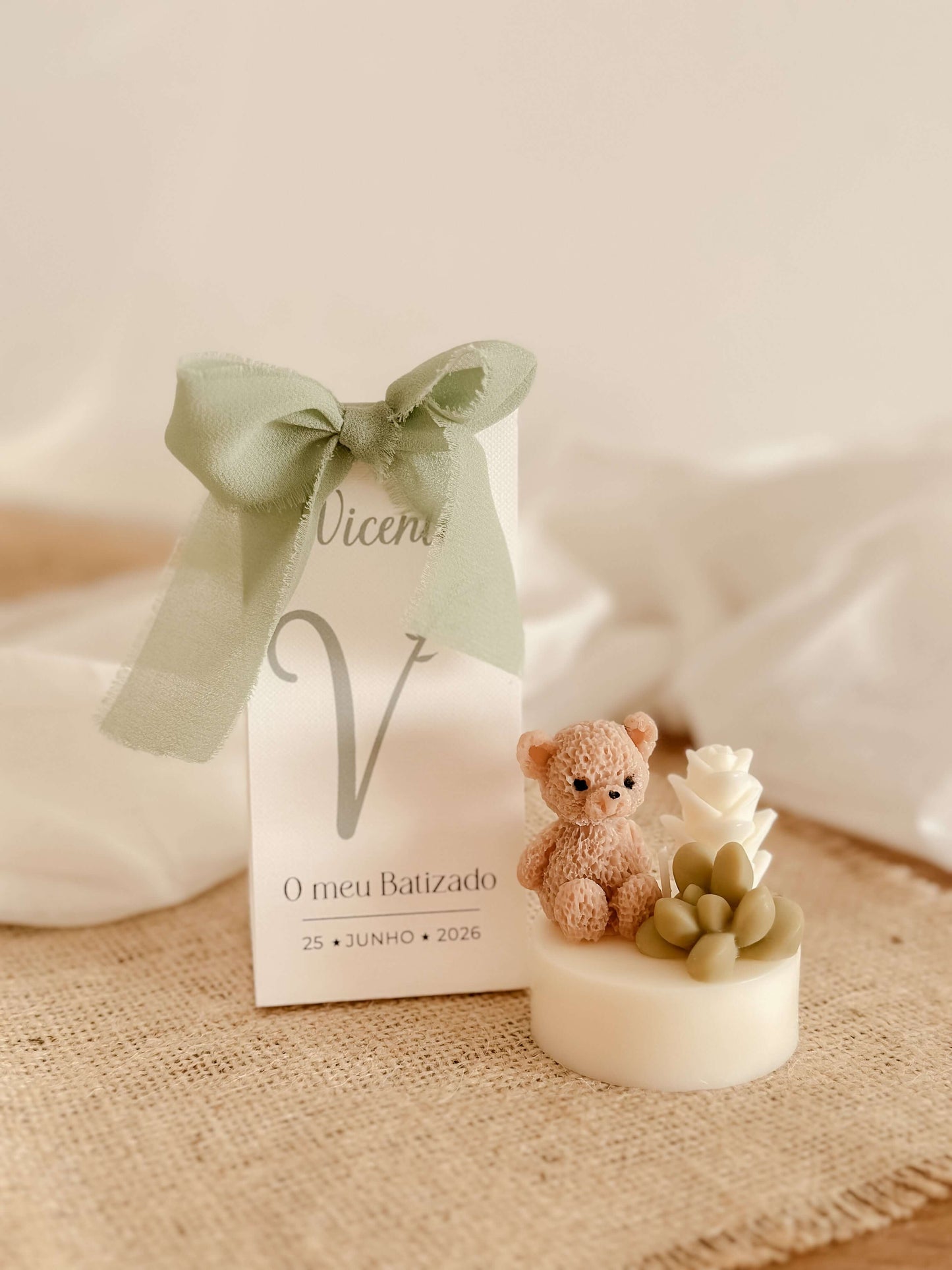 Mini Vela Ursinho & Cactus | Com Cartão Monograma | Batizados & Baby Shower