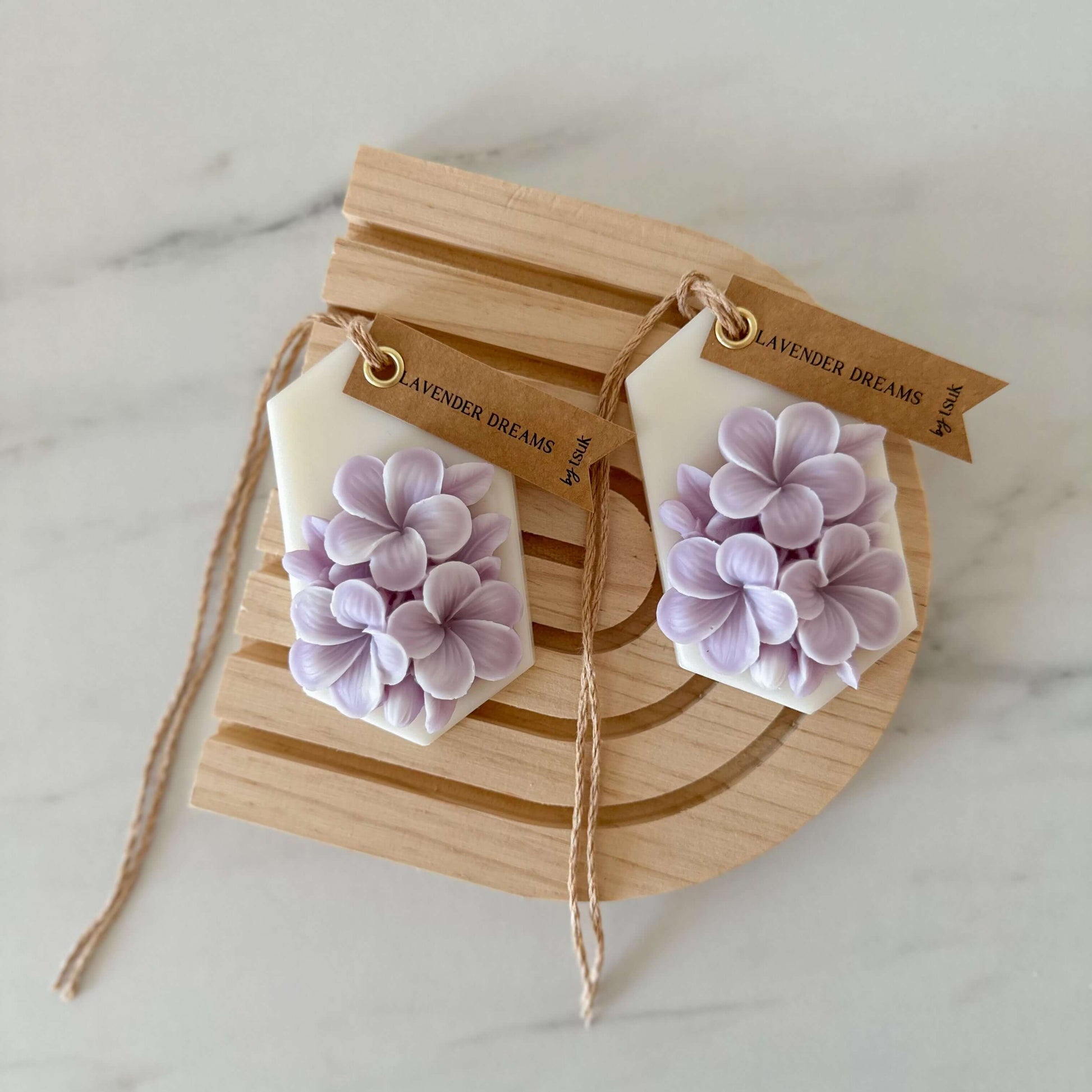 Pack 2 pendentes de cera perfumados Lavender Dreams. Fragrância sem chama. Feitos à mão em Portugal. Tsuki Studio.