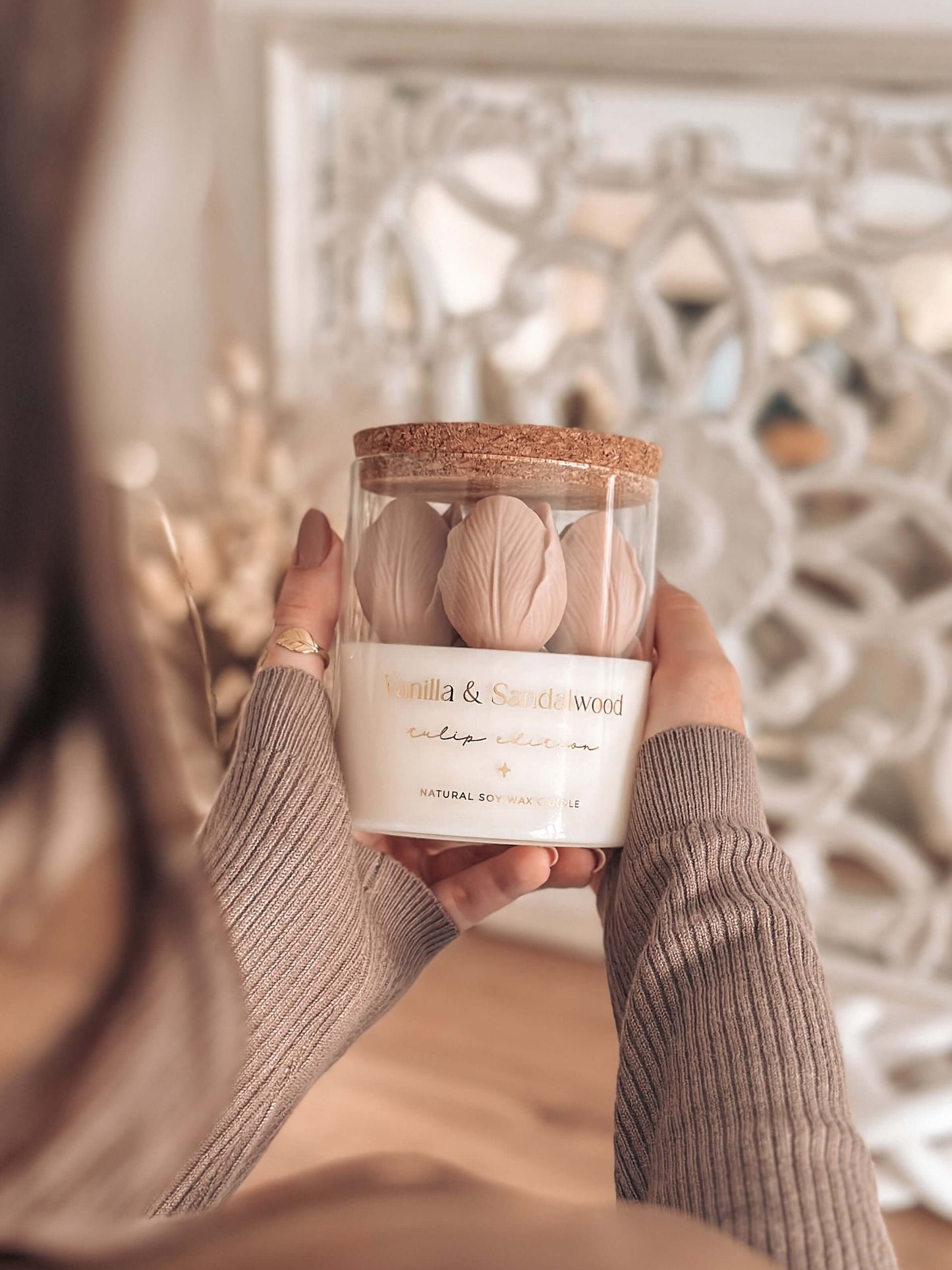 Botanical Candle | Beige Tulips | Vanilla & Sandalwood 400g
